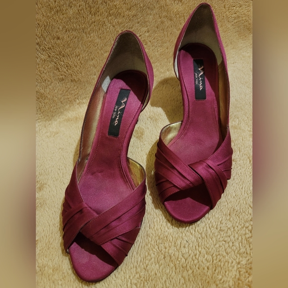 Ladies Shoes - Picture 2 of 6